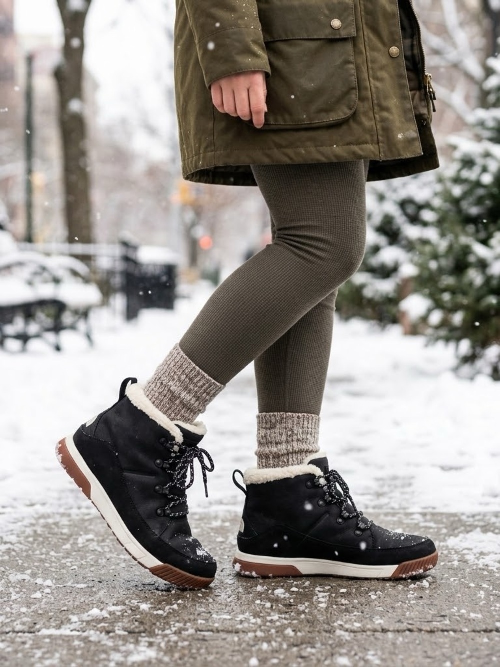 The North Face Women's Sierra Mid Lace Waterproof Boot Black Faux Fur Size 7.5